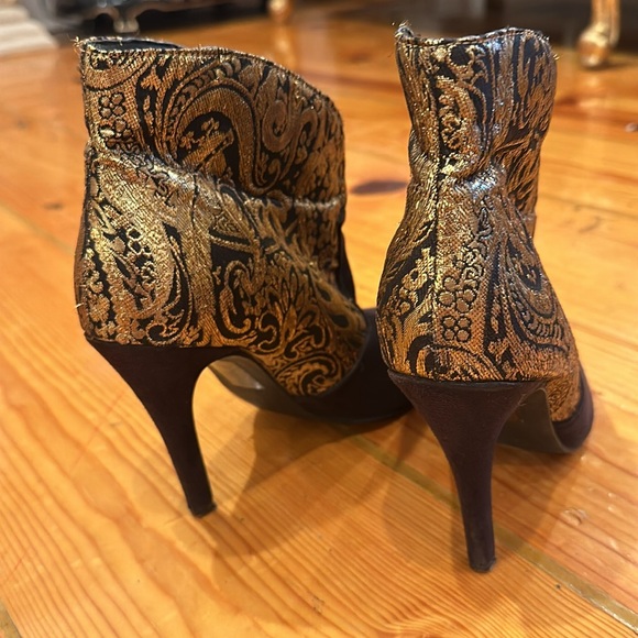 Forever 21 Black and gold embroidered heeled booties 7.5 - Picture 2 of 7